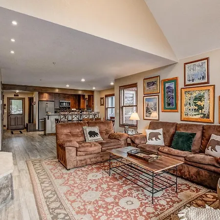 Wendall Square Condo Great Breck Location